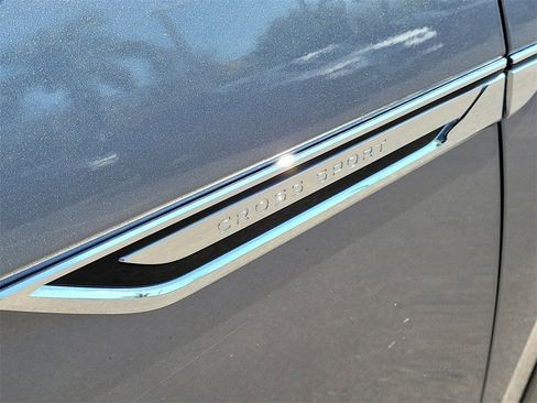 Used 2022 Volkswagen Atlas Cross Sport SE w/ Panoramic Sunroof Package image 6