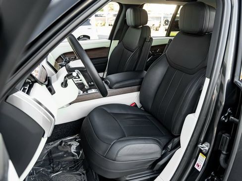 Used 2023 Land Rover Range Rover SE image 13
