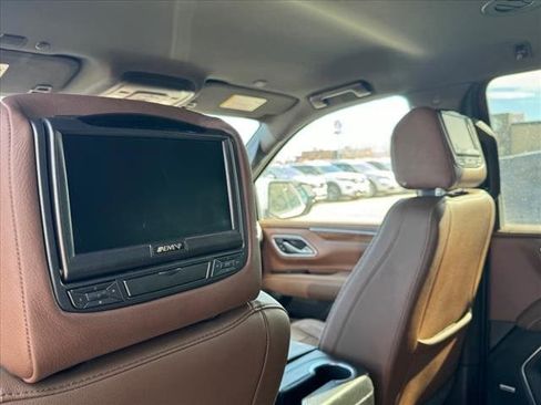 Used 2021 Chevrolet Suburban High Country image 11
