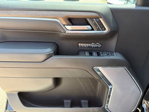 Used 2023 Chevrolet Silverado 1500 High Country w/ Technology Package AWD/4WD image 17