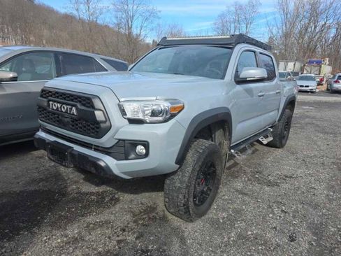 Used 2019 Toyota Tacoma TRD Off-Road image 1