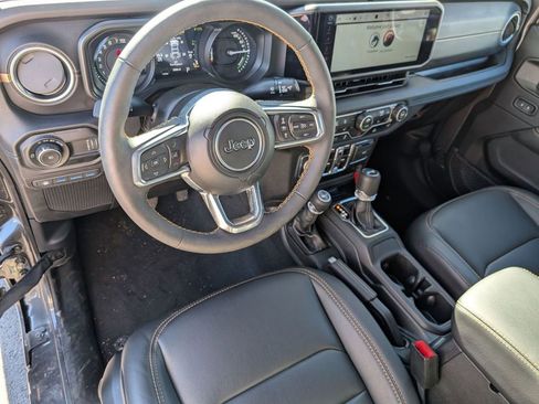 Used 2024 Jeep Wrangler Unlimited Sahara image 19