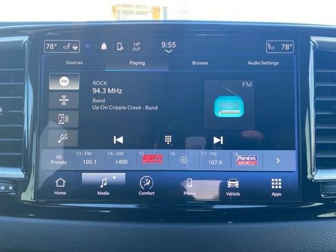 Certified 2023 Chrysler Pacifica Touring-L image 40