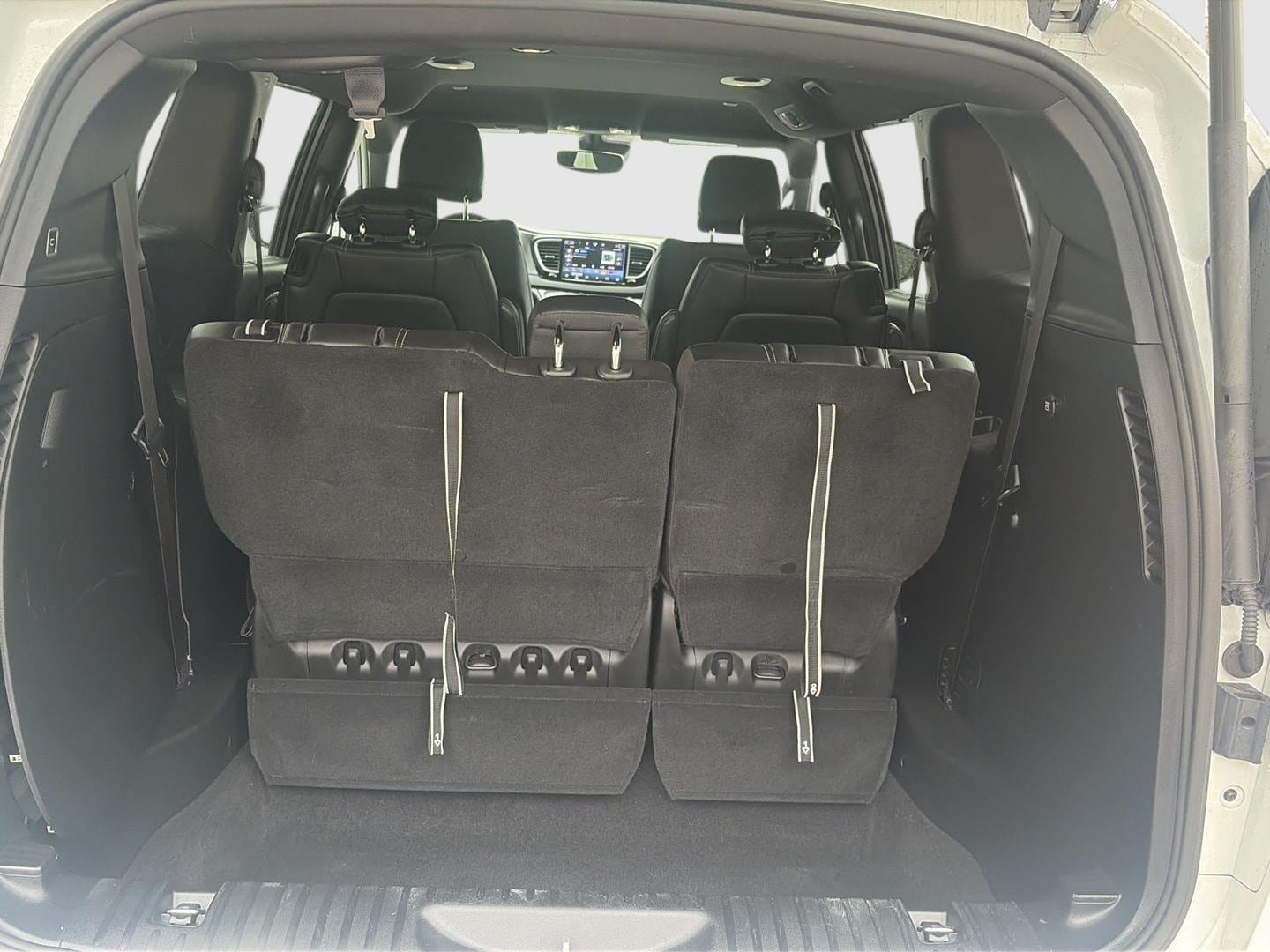 Used 2026 Chrysler Pacifica Select FWD image 9