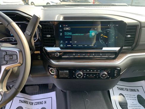 Used 2024 Chevrolet Silverado 2500 LT AWD/4WD image 22