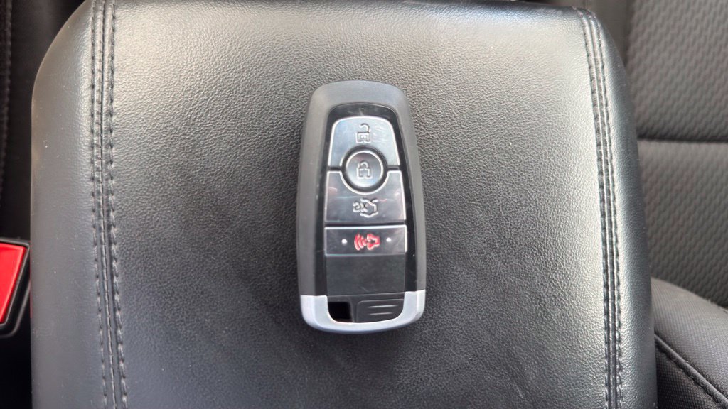Used 2023 Ford Explorer XLT AWD/4WD image 45