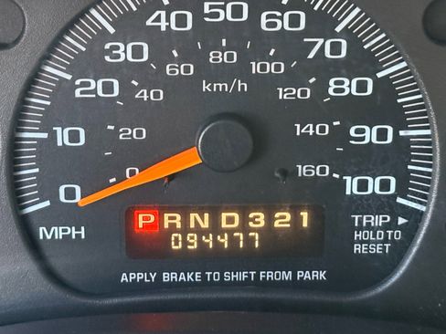 Used 2002 Chevrolet Express 2500 w/ Preferred Equipment Group 2 image 19