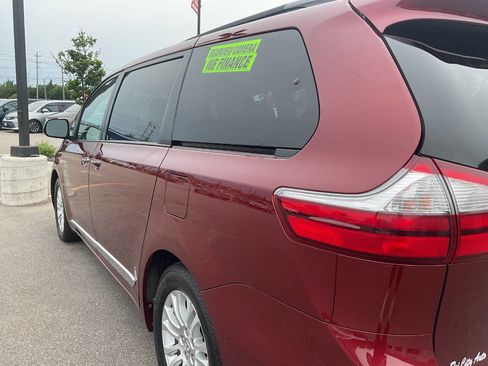 Used 2015 Toyota Sienna XLE FWD image 5
