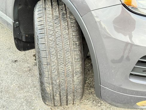 Used 2012 Volkswagen Touareg VR6 image 91