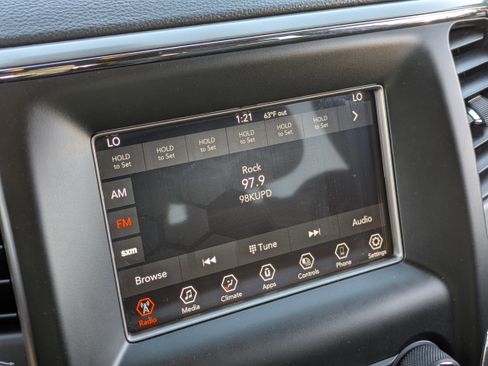 Used 2021 Jeep Grand Cherokee Laredo image 21