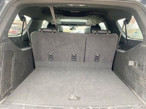 Used 2022 GMC Yukon XL SLT w/ SLT Premium Package image 25