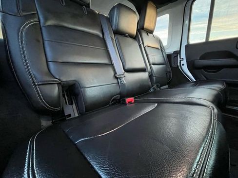 Used 2020 Jeep Wrangler Unlimited Sahara image 30