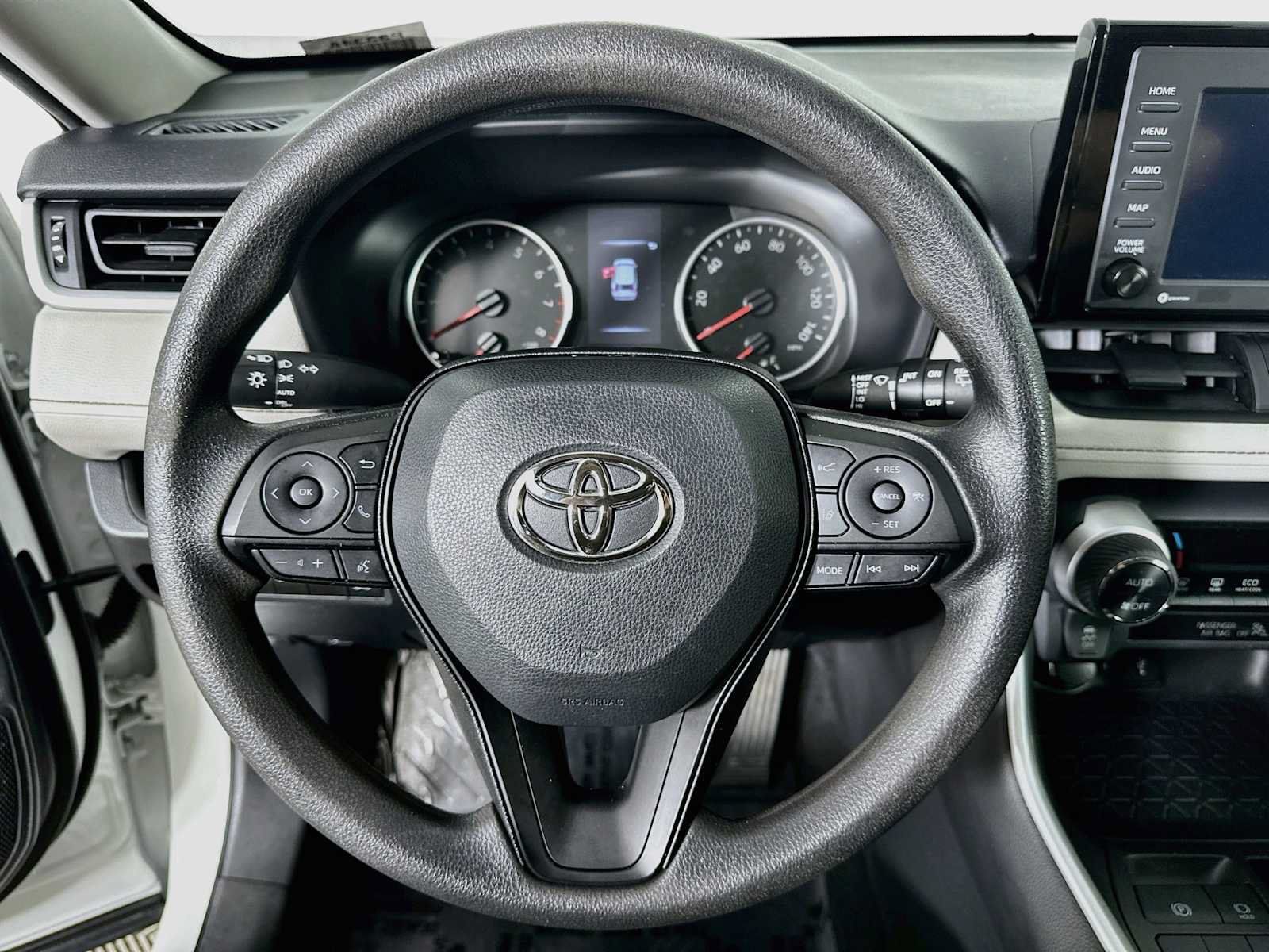 Used 2022 Toyota RAV4 XLE w/ Convenience Package FWD image 11