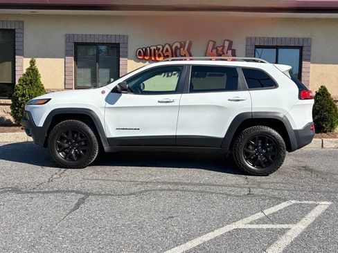 Used 2016 Jeep Cherokee Trailhawk w/ Comfort/Convenience Group AWD/4WD image 5