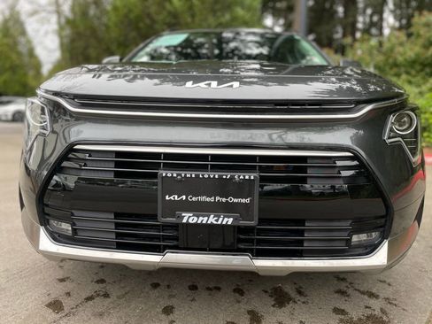 Used 2025 Kia Niro EX Touring image 8