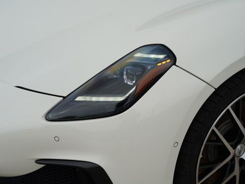 Used 2024 Maserati GranTurismo Trofeo AWD/4WD image 9