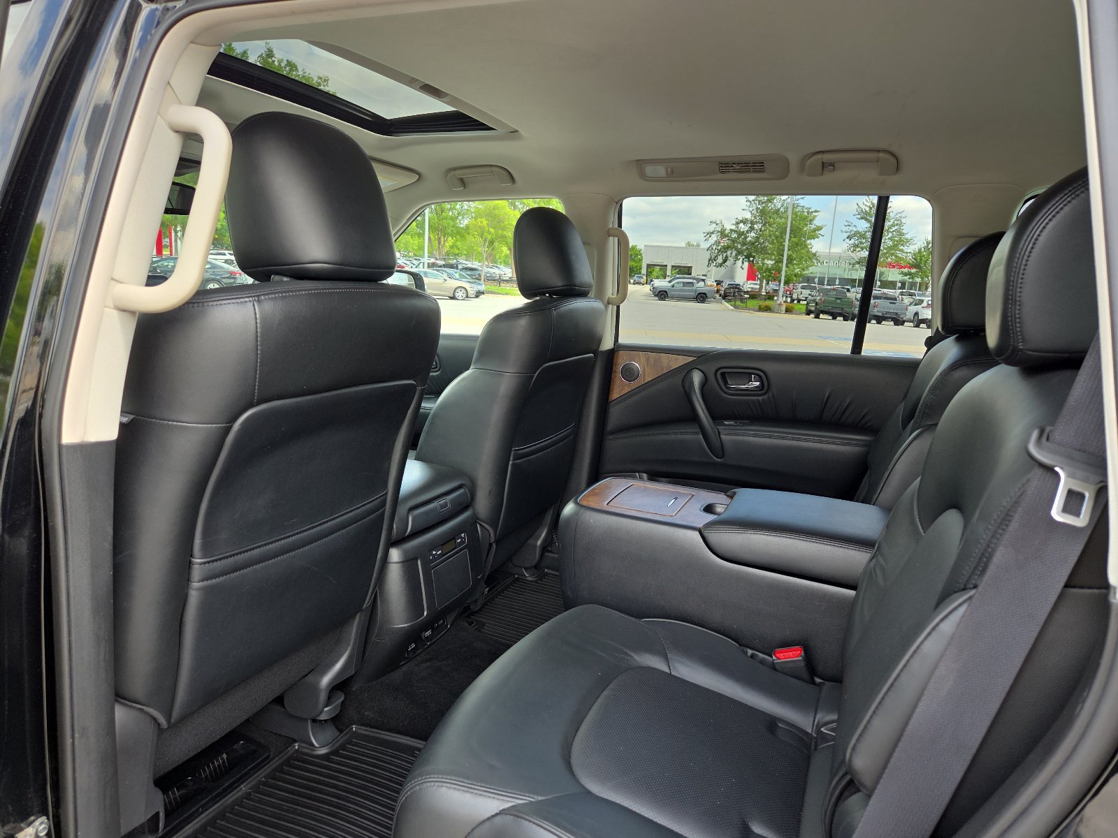 Used 2022 Nissan Armada SL w/ Captain's Chairs Package AWD/4WD image 10