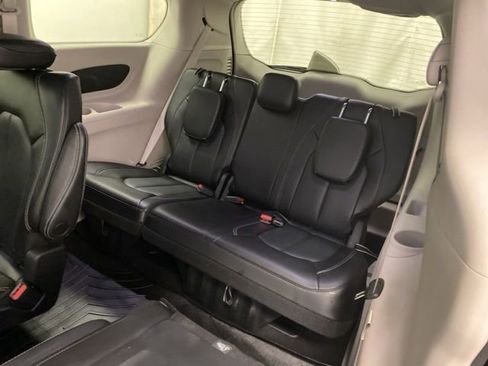 Used 2023 Chrysler Pacifica Touring-L FWD image 22