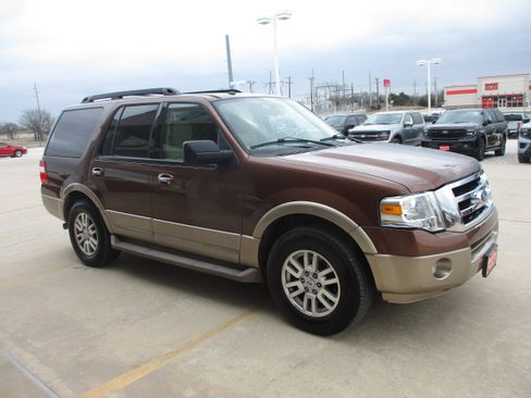 Used 2012 Ford Expedition XLT image 8