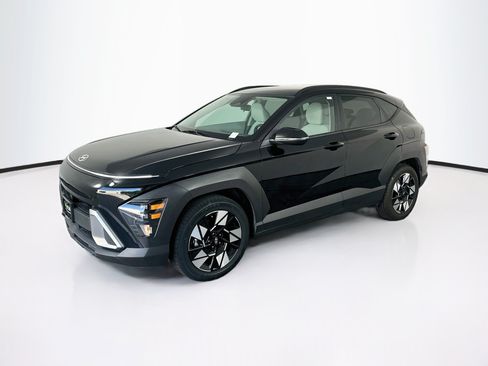 Used 2025 Hyundai Kona SEL FWD image 3