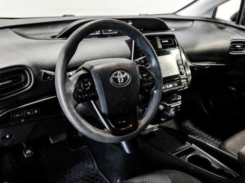 Used 2020 Toyota Prius LE FWD image 3