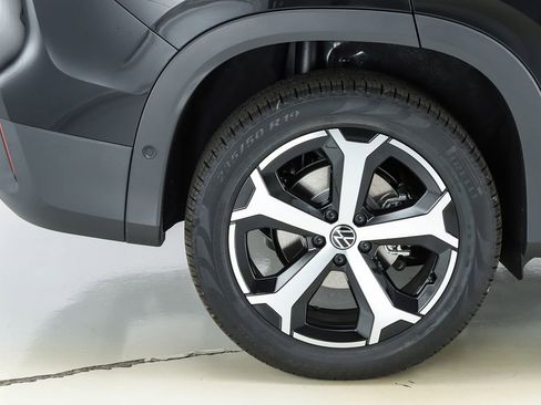 New 2026 Volkswagen Tiguan SE image 13