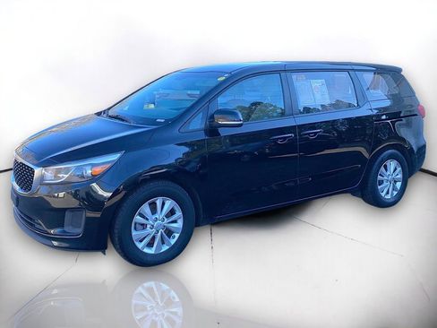 Used 2018 Kia Sedona L image 2