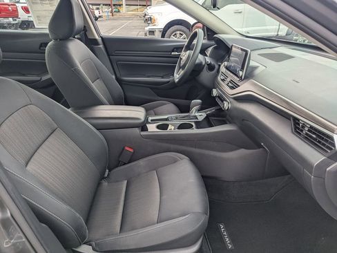 Used 2024 Nissan Altima 2.5 SV FWD image 23