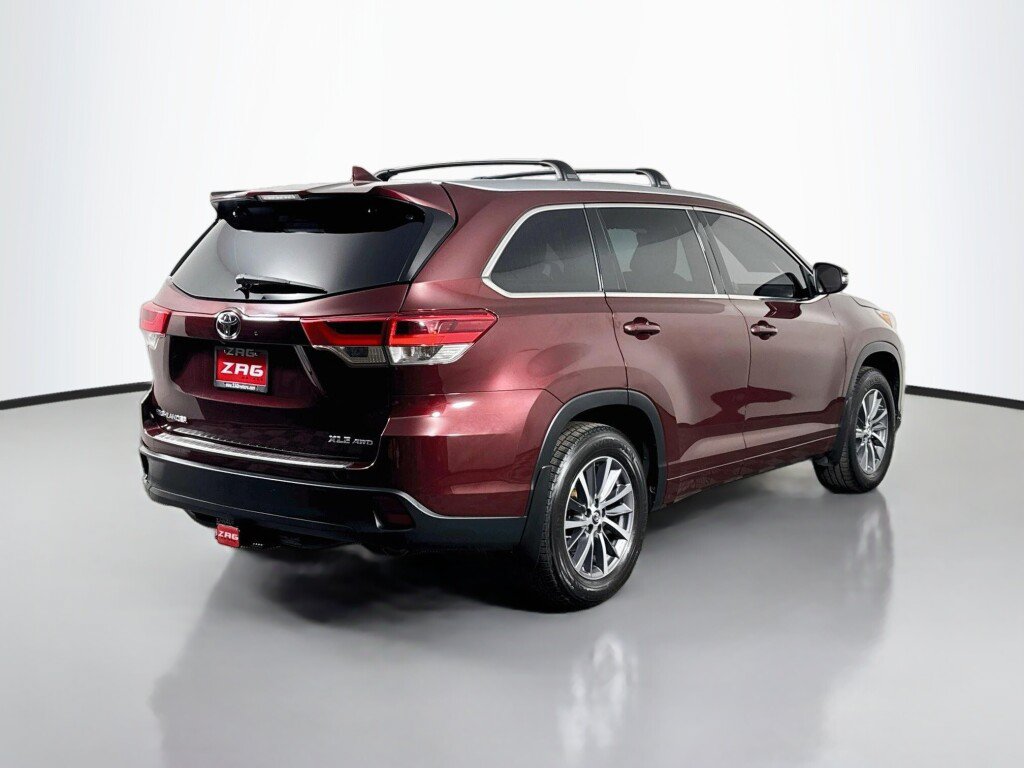 Used 2018 Toyota Highlander XLE AWD/4WD image 5