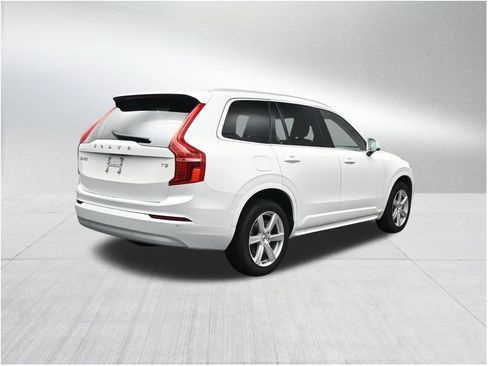 Used 2022 Volvo XC90 T5 Momentum FWD image 5