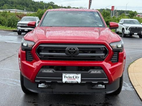 Certified 2026 Toyota Tacoma SR5 AWD/4WD image 10
