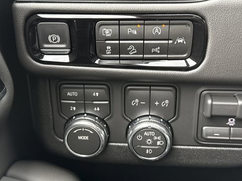 New 2026 GMC Yukon Elevation w/ Elevation Premium Package image 27