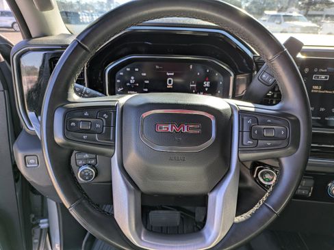 Used 2024 GMC Sierra 2500 SLE image 17