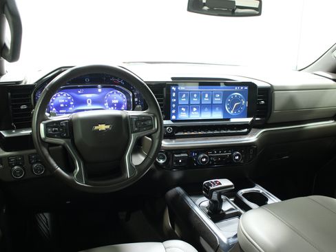 Used 2023 Chevrolet Silverado 1500 LTZ AWD/4WD image 2