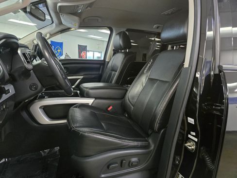 Used 2016 Nissan Titan PRO-4X w/ Pro-4x Convenience Package AWD/4WD image 13