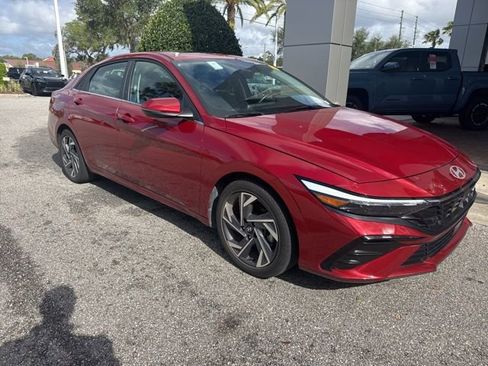 Used 2025 Hyundai Elantra Limited image 8