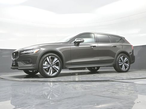 Used 2025 Volvo V60 B5 Cross Country Plus AWD/4WD image 26