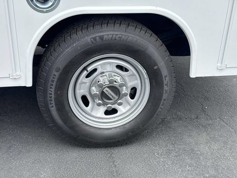 New 2026 Ford F250 XL w/ XL Chrome Package RWD image 28
