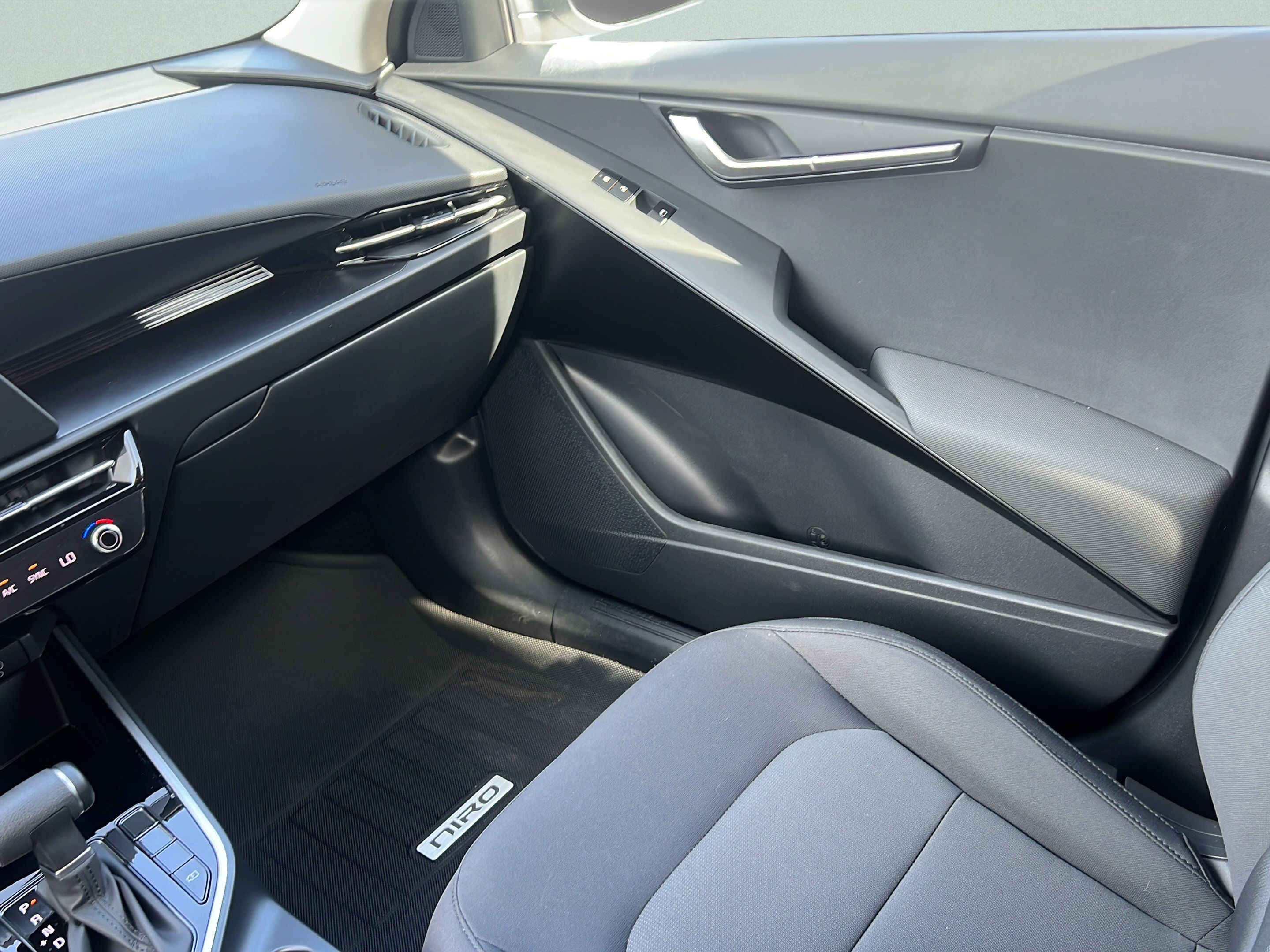 New 2026 Kia Niro LX FWD image 14