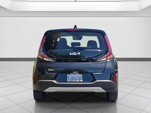 Used 2023 Kia Soul LX image 6