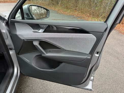 Certified 2025 Volkswagen Tiguan S image 9