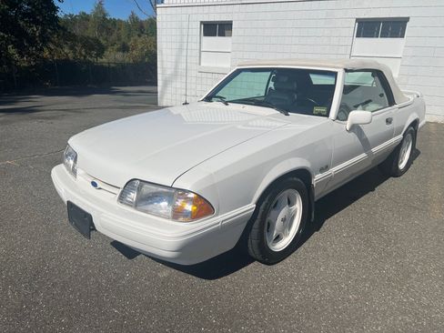 Used 1993 Ford Mustang LX image 2