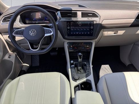Used 2024 Volkswagen Tiguan SE AWD/4WD image 16