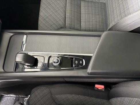 Used 2023 Volvo XC60 B5 Core image 30
