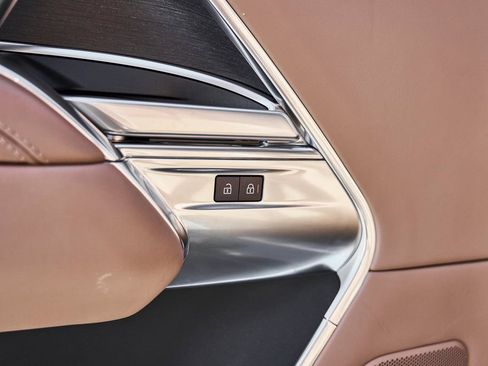 Used 2025 Land Rover Range Rover Long Wheelbase SE image 33