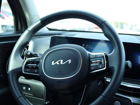 Used 2025 Kia Sorento EX image 7