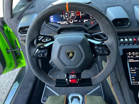 Used 2024 Lamborghini Huracan Sterrato image 15