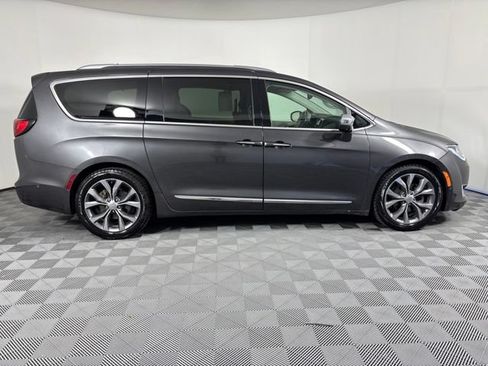 Used 2019 Chrysler Pacifica Limited w/ Tire & Wheel Group FWD image 46