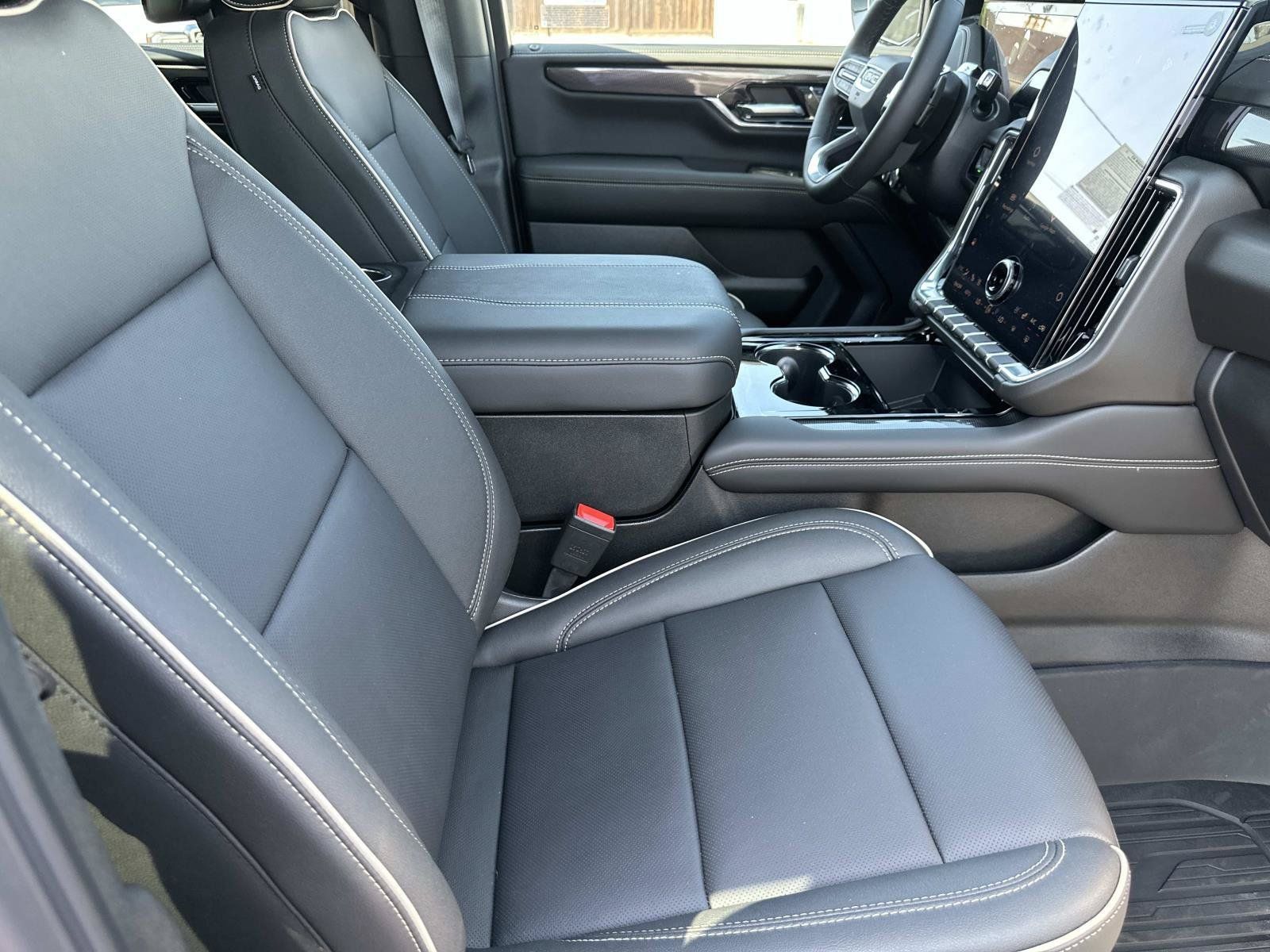New 2026 GMC Yukon Elevation w/ Elevation Premium Package AWD/4WD image 28