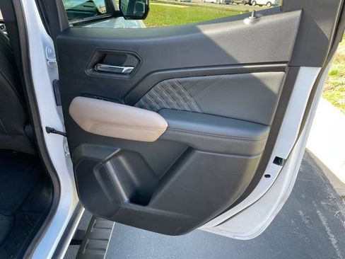 Used 2024 GMC Canyon Denali image 19